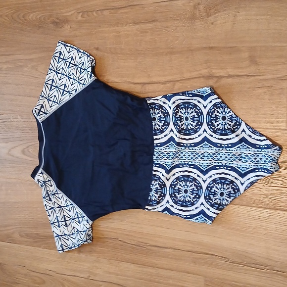 Small Rashguard one piece - Picture 3 of 3